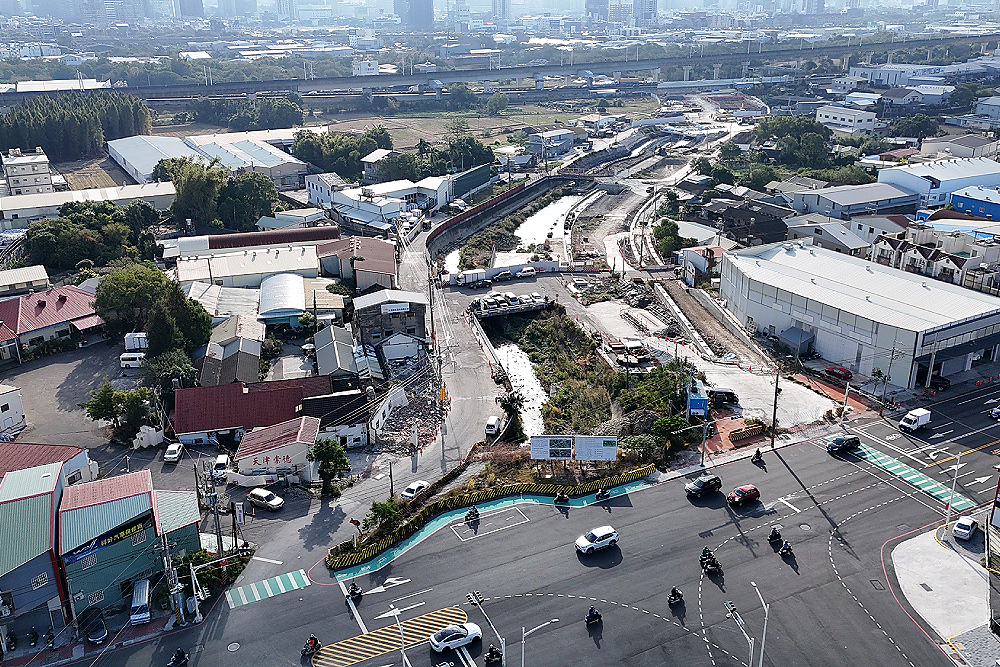 「市政路延伸工程」進度落後逾30% 建設局:撤換廠商、要求還預付款1億5千萬 216 「市政路延伸工程」進度落後逾30% 建設局:撤換廠商、要求還預付款1億5千萬 215