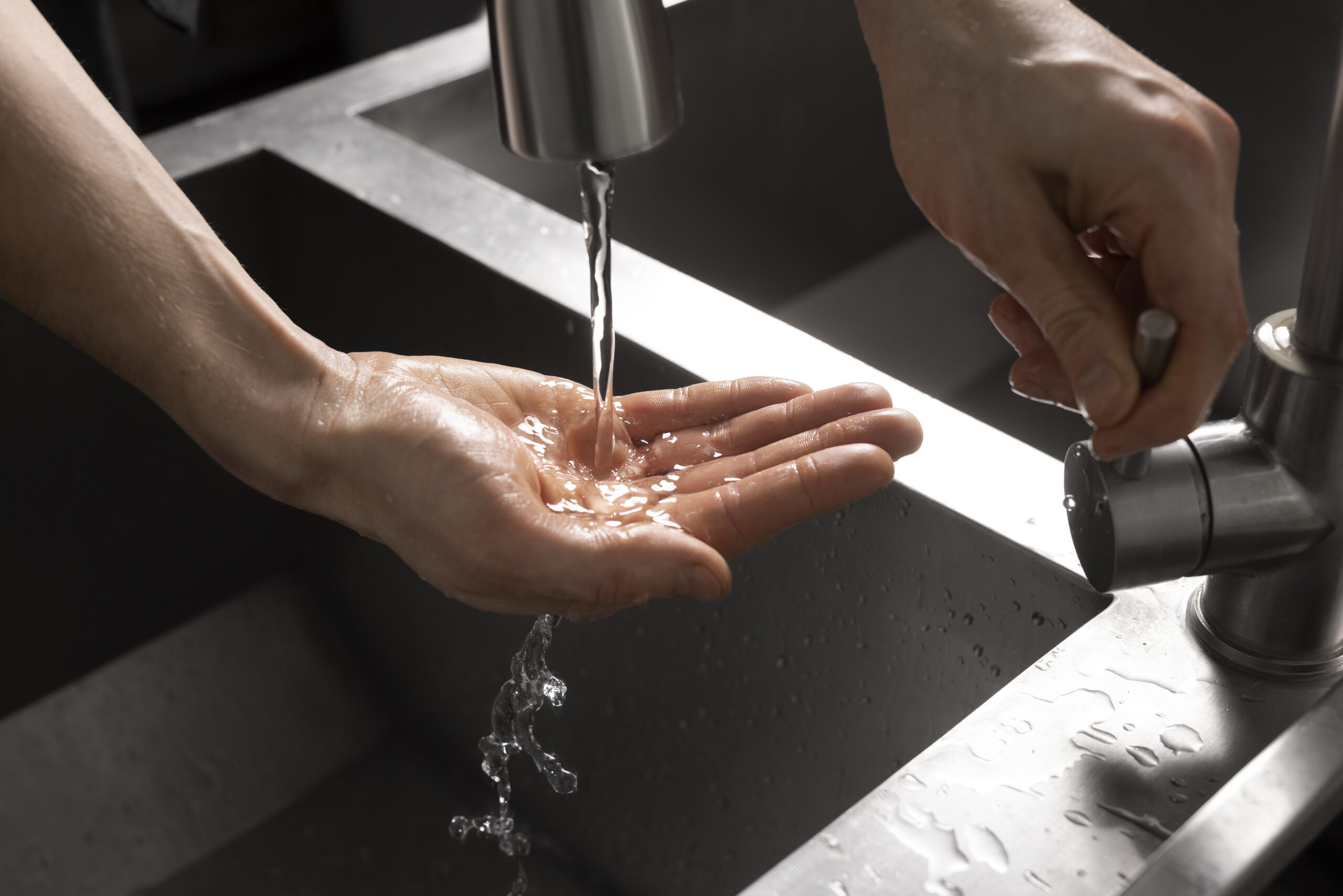桃園明停水7小時 影響地區一次看 close up hygienic hand washing scaled