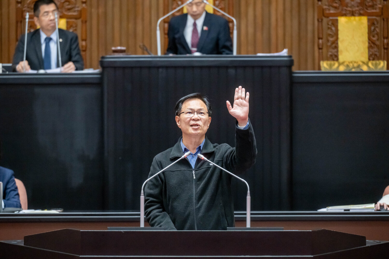 張啓楷指出,執政黨推動年金改革實際削減幅度遠超原先規劃,已背離改革初衷。(圖/張啓楷國會辦公室)