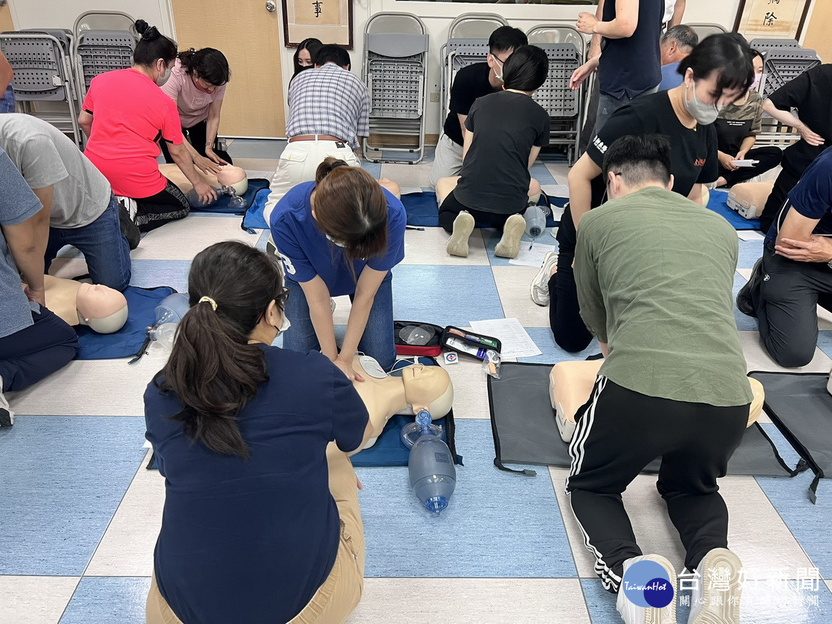 南投縣推動AED，希望更多相關場域員工能及時救人一命。（衛生局提供）