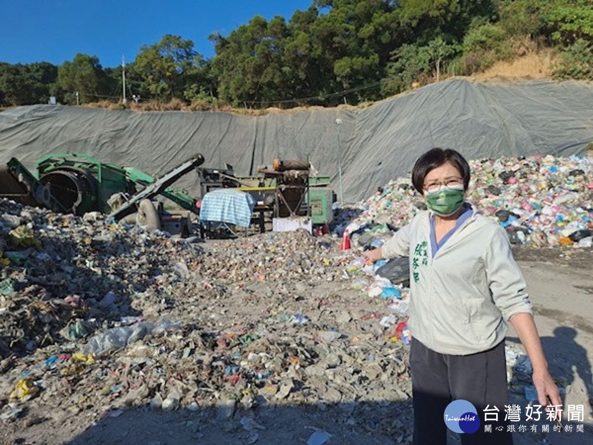 議員張芬郁要求垃圾加速去化。林重鎣