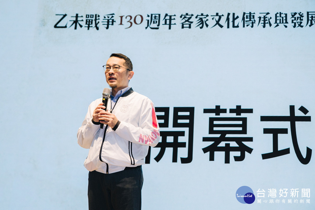 客家局長范姜泰基致詞,強調研討會首度聚焦乙未戰爭的醫療衛生、女性貢獻及文物記憶。<br /><br />