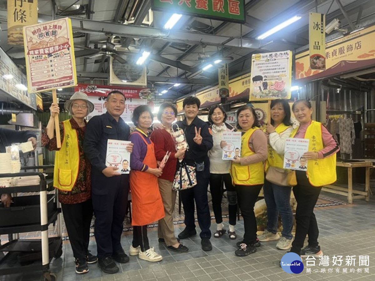 女所長到市場宣導。林重鎣
