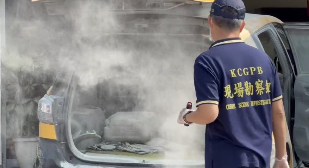 快訊/高雄無牌小黃衝撞車行!因「被保險拒保」他憤而下手