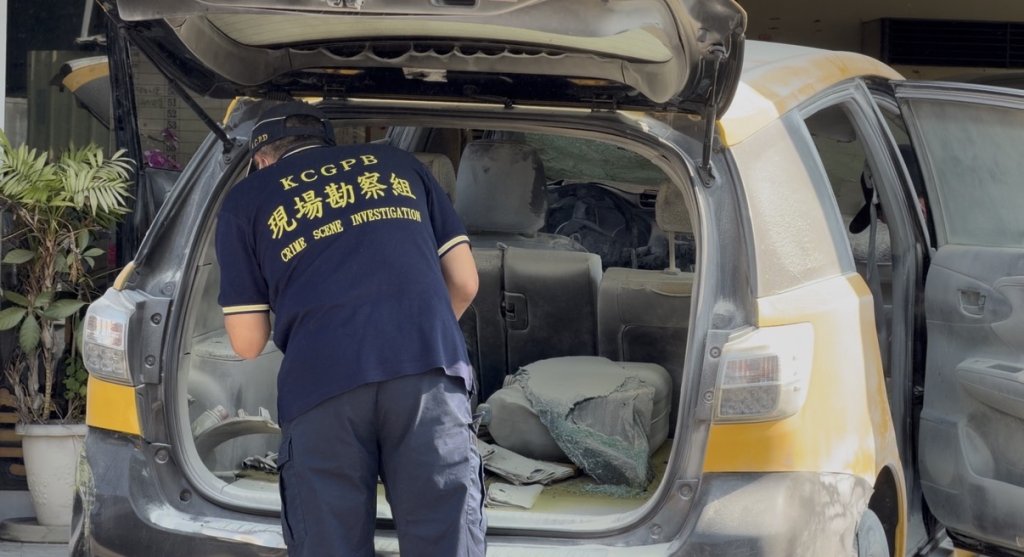 快訊／嗆「讓你家破人亡」！小黃駕駛衝撞車行-原因曝