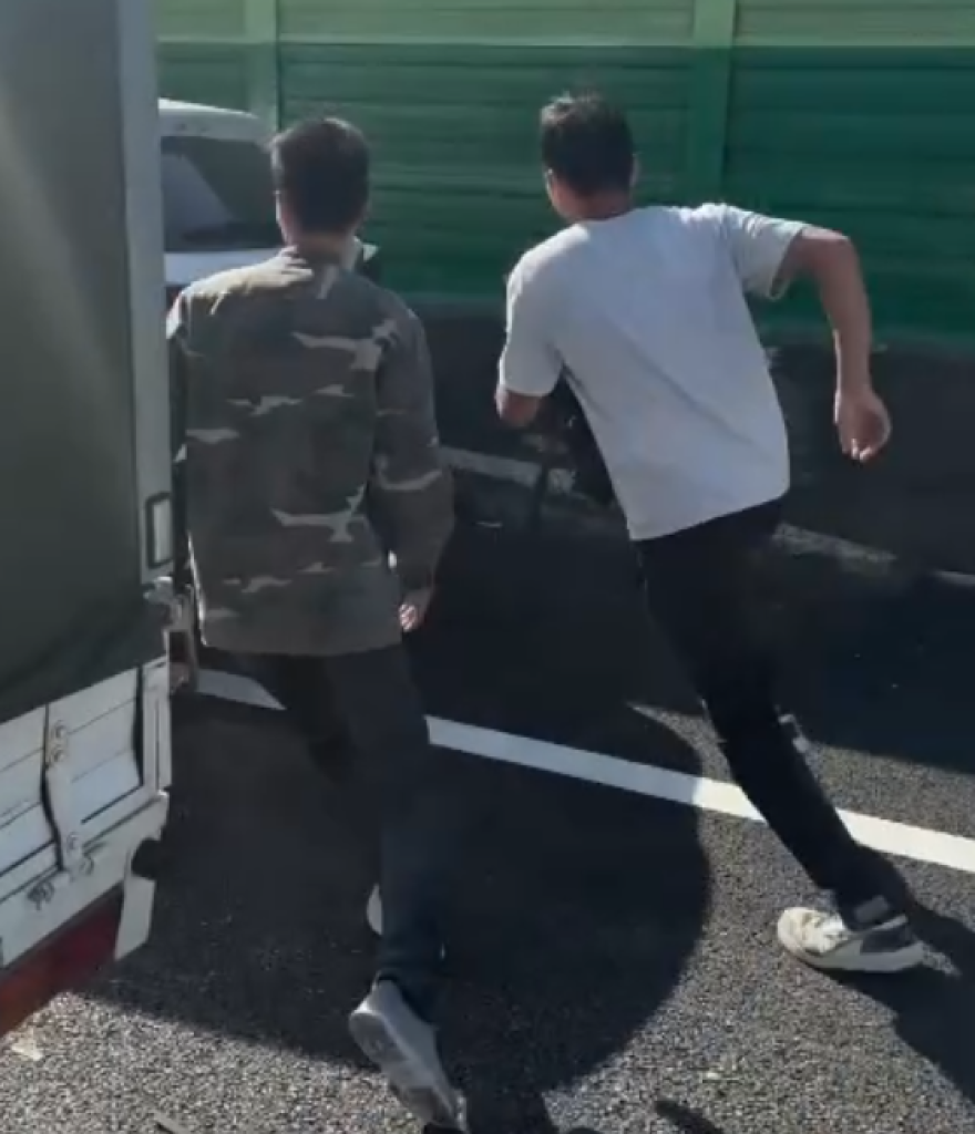 誇張!- 疑似移工國道肇逃橫越車道落跑