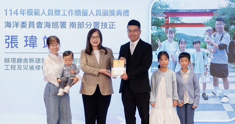 海委會表揚模範及績優人員 管碧玲：「把平凡事做到不平凡」就是典範