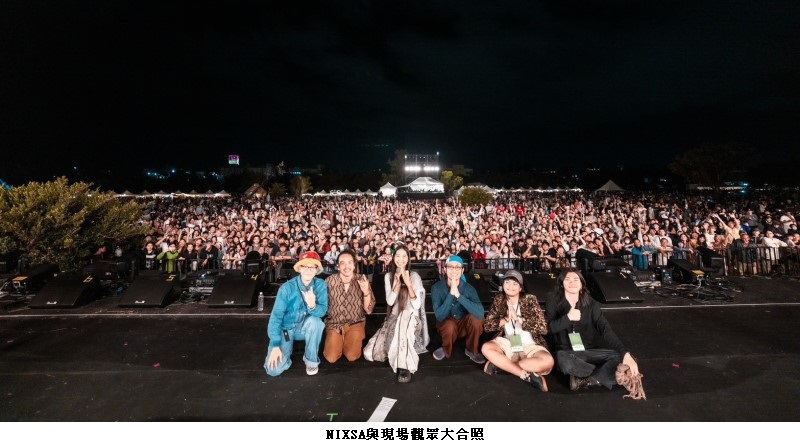 可能是一或多人和人群的圖像