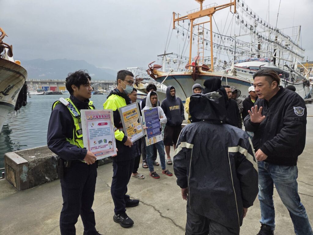 瑞芳警結合外事警察與漁會 深入漁港宣導外籍漁工防詐騙 52 1765606875335
