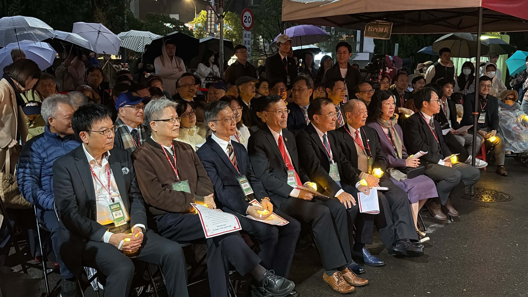 三峽最高最美聖誕樹登場 臺北大學攜手社區點亮「北大耶誕城」 52 %E6%B4%BB%E5%8B%95%E9%82%80%E8%AB%8B%E8%A8%B1%E5%A4%9A%E8%B2%B4%E8%B3%93%E5%87%BA%E5%B8%AD