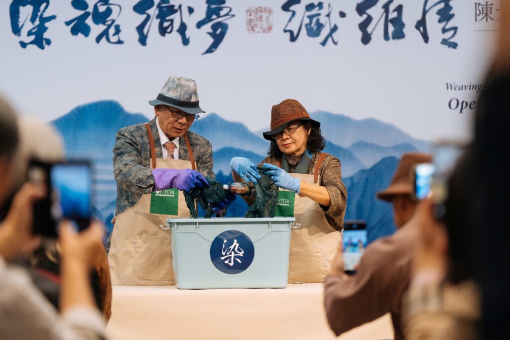 「染魂織夢 纖維情—陳景林染織創作」開展 展現2024國家工藝成就獎得主的染織藝術高度 43 9 5 1024x683 1