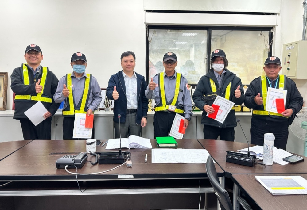 新北河濱保全守護市民安全有功 黃裕斌特地表揚拾金不昧典範 286 248251213a04