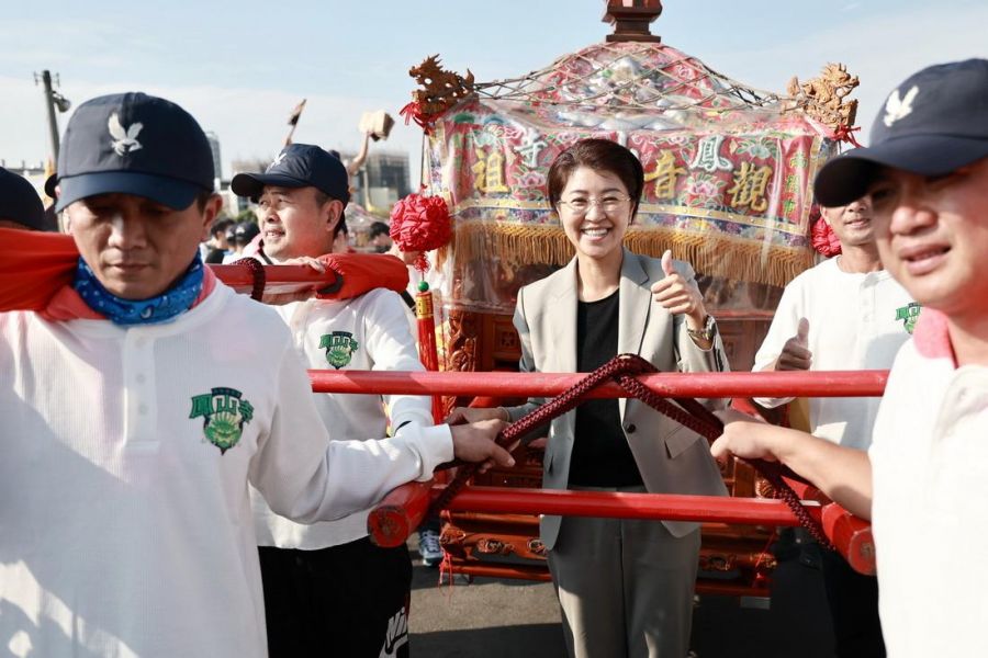 南投鳳山寺謁祖刈香回鑾 許淑華縣長恭迎扶轎
