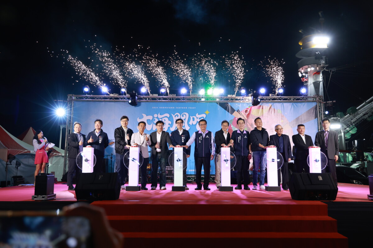 ▲大鮪魷秋季海味晚宴席開111桌,陳其邁感謝中央地方攜手合作建設前鎮漁港,邀請民眾共同品味最新鮮頂級的遠洋海味。