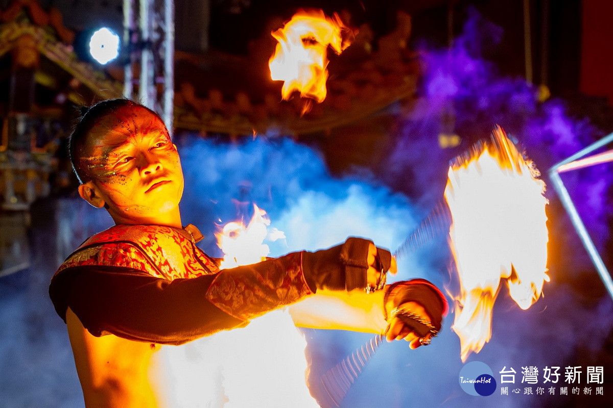 「2025閩南傳統藝術巡演—即將成真火舞團《火爾摩莎》」表演。<br /><br />