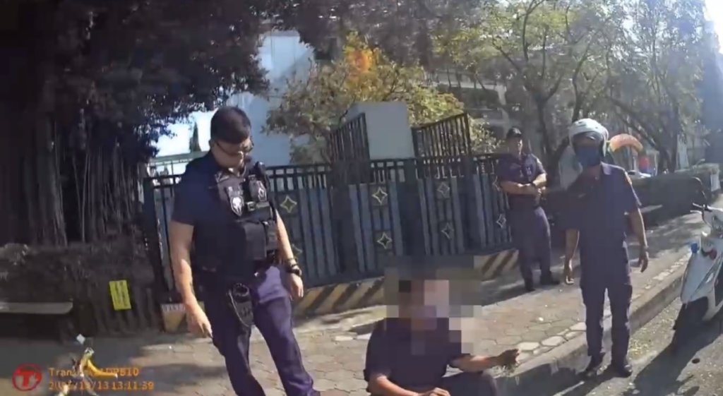 校慶日驚魂!醉男持刀砍人 闖仁愛國小「師生嚇躲保健室」