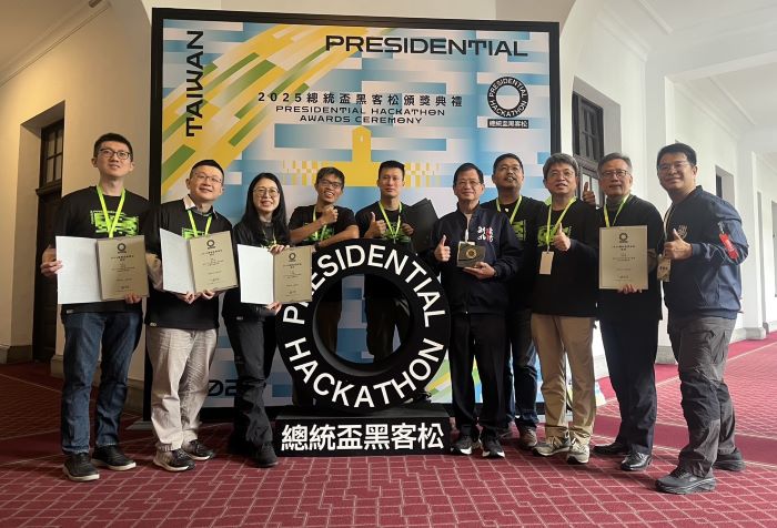 緊急救護創新解決方案獲殊榮 總統頒新北消「黑客松」卓越團隊獎 34 《圖說》陳崇岳強調,新北消將持續在現有基礎上深化驗證,致力為國人建構更周全的生命防護網。〈消防局提供〉