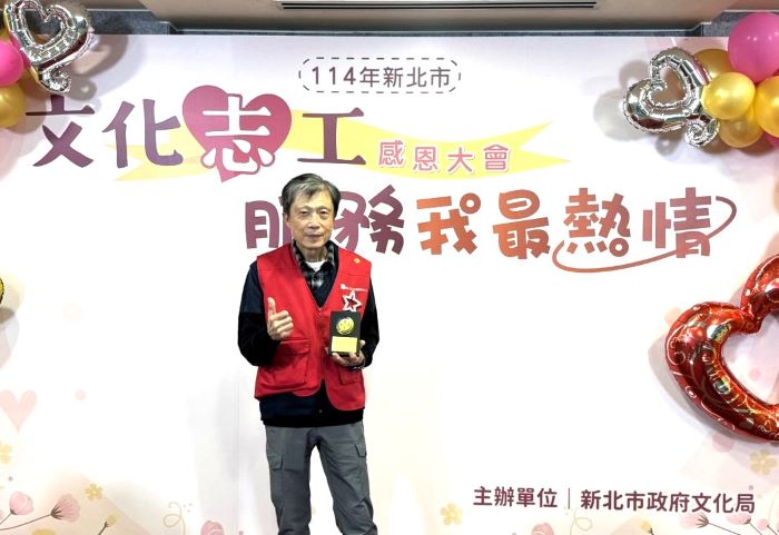 新北表揚文化志工 感恩大會肯定用心付出 27 《圖說》獲得楷模獎的趙文義志工,在新莊文藝中心服務超過23年,過去擔任故事志工,以慈愛與耐心陪伴孩子閱讀。〈文化局提供〉