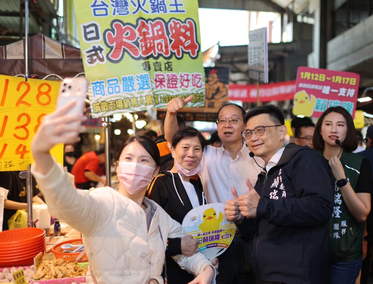 ▲賴瑞隆委員菜市場走訪行程，和採買市民朋友親切問候。（圖/賴瑞隆委員辦公室提供）