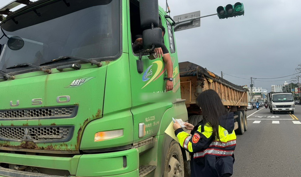 平鎮警強化大型車稽查 打造安全友善用路環境 - https://www.watchmedia01.com