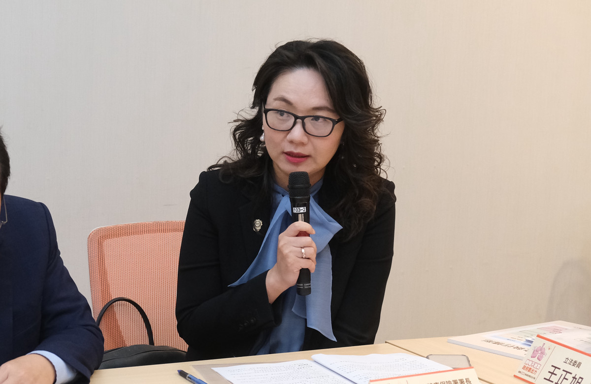 健保署陳亮妤署長表示針對新藥給付,未來會成立CHPTA擴增醫療科技評估量能,提高各個支付的成本效益。