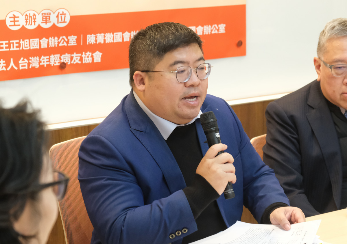 蔡易餘委員強調患者面對疾病經常輕忽、急性惡化頻率高,家庭需長期且時刻承擔陪護,希望可以盡可能在治療上減少住院和惡化的問題。