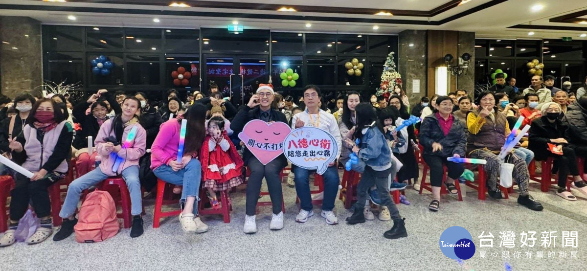 桃園市社區心理衛生中心打造心願聖誕樹