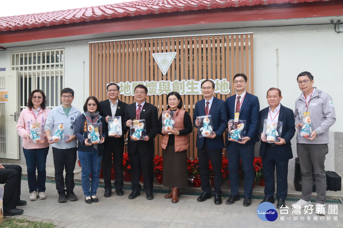 中興大學南投分部地方創作基地揭牌。（記者扶小萍攝）