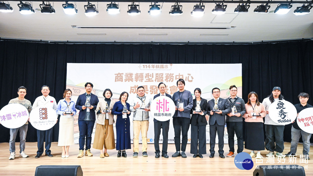 張市長與貴賓合影。