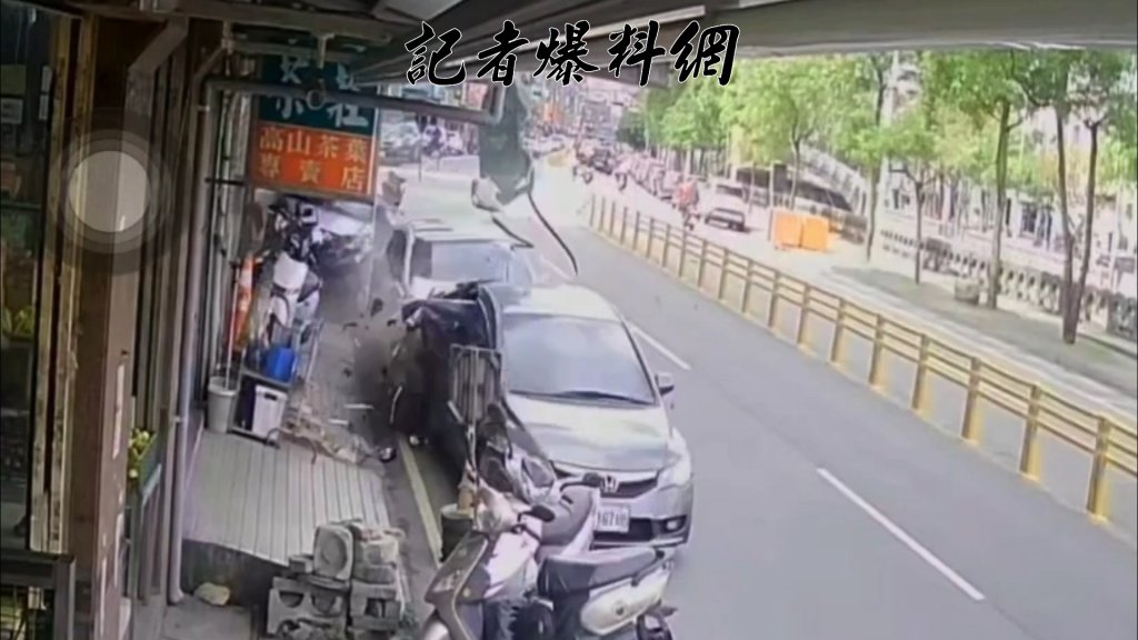 疑涉毒駕!基隆恐怖連環撞 失控猛掃8機車釀1死2傷