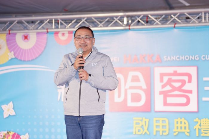 客家文化更生活化 新北增兩座哈客館扎根校園 14 《圖說》新北哈客館第八、九館三重、中山館正式啟用,侯友宜市長蒞臨三重館開幕會場致詞,為啟用活動揭開序幕,也代表新北哈客聚點八年十館的目標再往前推進一步。〈客家局提供〉