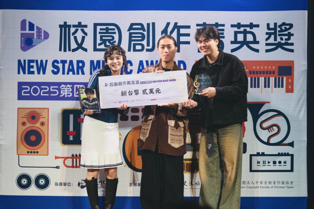 新一代文青教主-163braces人氣爆棚!得獎者祈願從她手上接獎 頒獎典禮像開盲盒 34 %E4%B8%8B%E5%8D%884.34 2025 12 15%E7%9A%84%E5%BD%B1%E5%83%8F