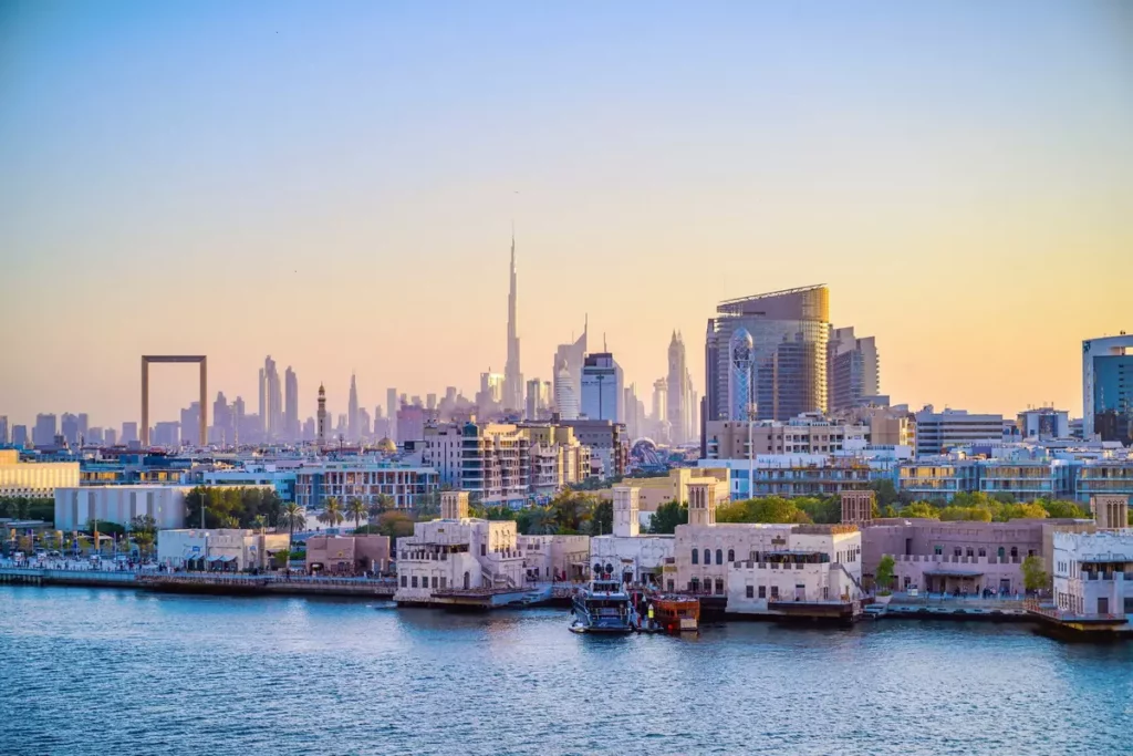 Al Seef(阿塞夫)保留傳統建築與歷史文化,是杜拜當地的特色老城區。圖 _ 杜拜旅遊及商業推廣局(Visit Dubai)提供。