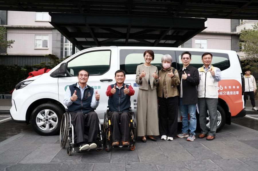許淑華感謝中華耆幼關懷協會 捐贈南投縣復康巴士