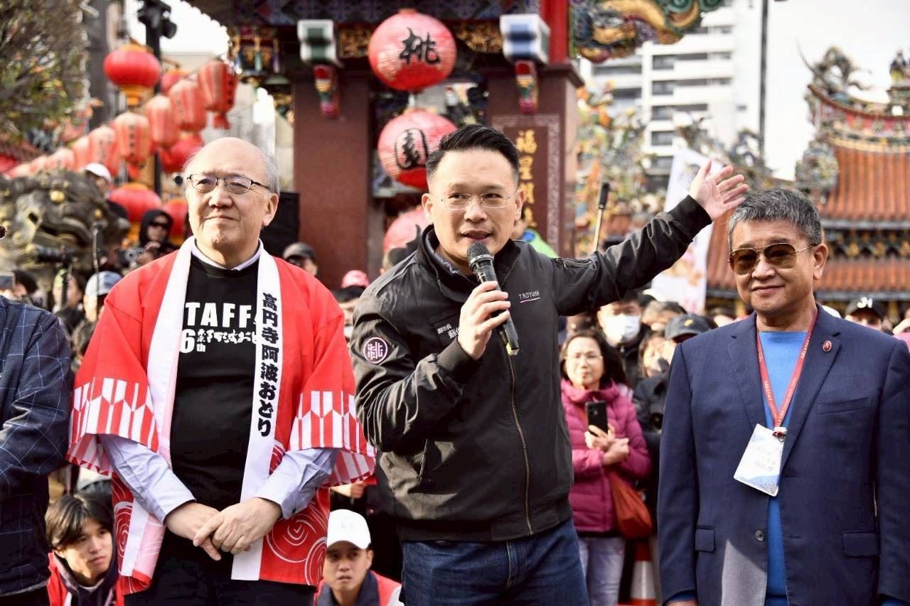 桃園人擠爆景福宮外爭睹阿波舞表演 為老城區注入新活力 8086999d 5503 43dc a95e 17209f6d1042
