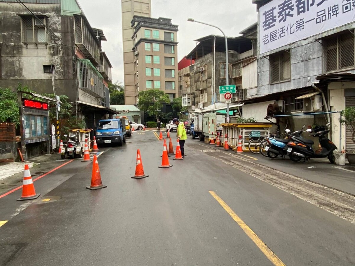 ▲大安文山區道路及人行道等改善工程，劉品妡與團隊全程緊盯進度，延續趙怡翔的服務精神。（圖／劉品妡臉書）