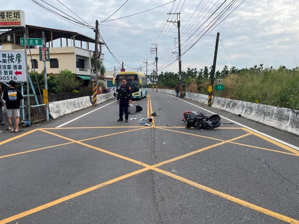 內埔騎士邊騎車邊打招呼釀禍-追撞前車2騎士慘摔-撞擊畫面曝