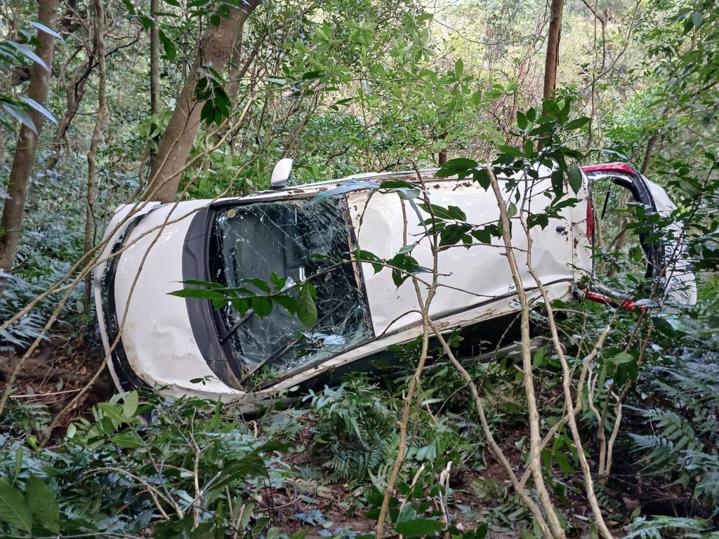 瑞芳106線驚傳墜谷!女駕駛疑「煞車失靈」 左轉失控翻落山谷