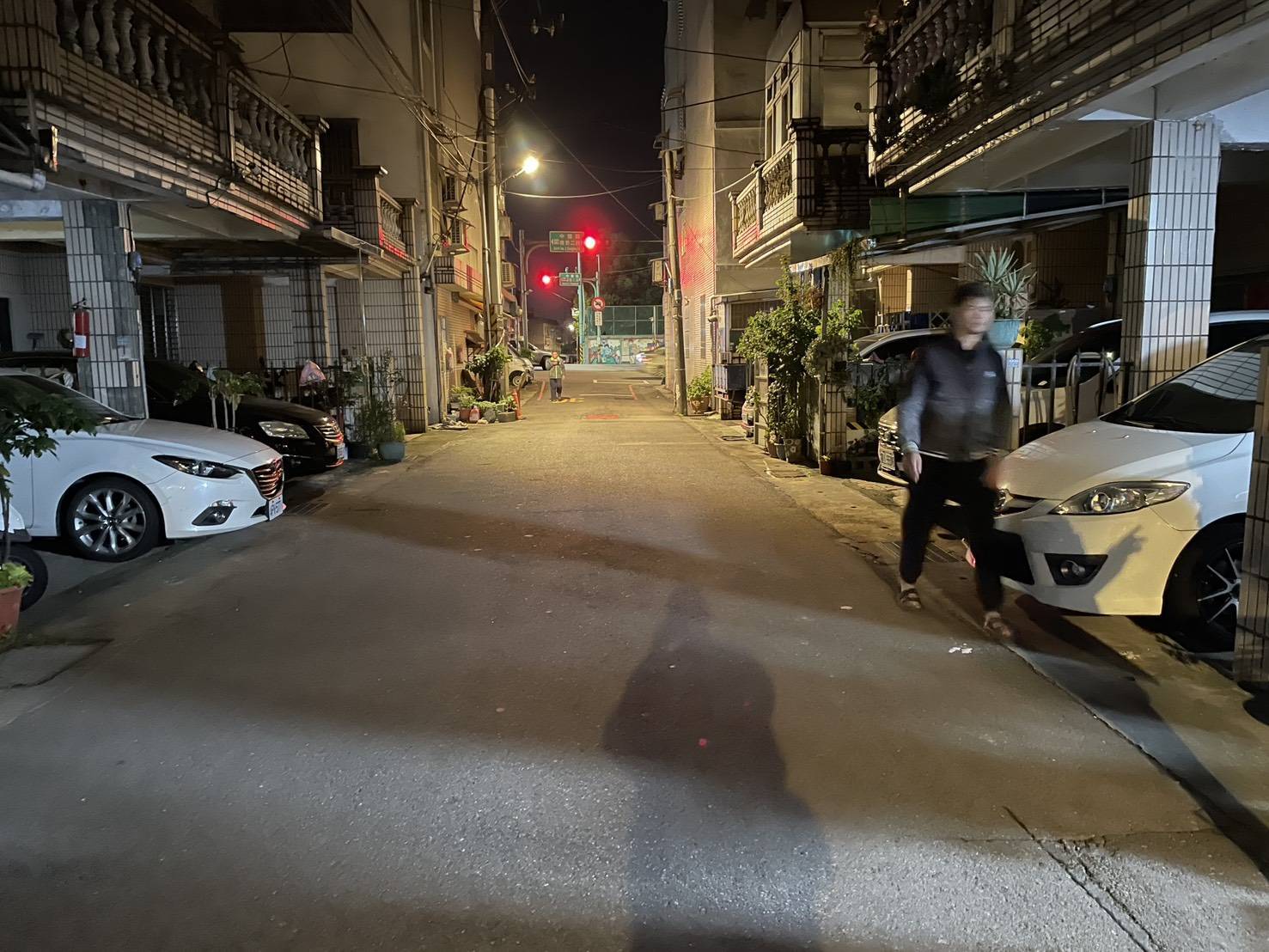 桃園市平鎮區中豐路南勢二段一帶,前(14)日晚間20時許發生1起擦撞肇事逃逸事件。