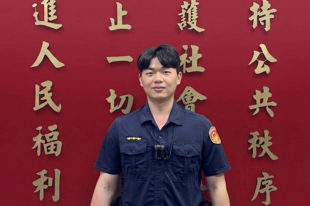 八旬老翁迷途街頭 中正一警眼明手快助父子平安重聚 29 MEITU 20251216 134512305