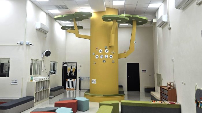 打造友善育兒城市 新北再添4所非營利幼兒園 19 《圖說》板橋永翠非營利幼兒園-永翠閱讀樹。〈教育局提供〉