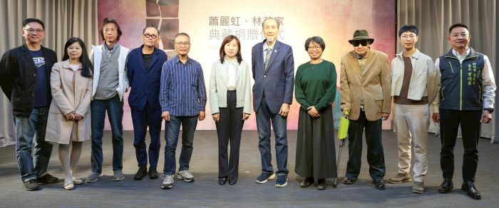 關鍵扎實嶄新基石 林葆家、蕭麗虹經典入藏陶博館 33 《圖說》眾多來自陶藝界的前輩、好友與創作者共襄盛舉今天的捐贈儀式。〈陶博館提供〉