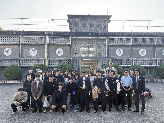 七十年代政治受難者林擎天獲淡江大學補發榮譽畢業證書 35 26