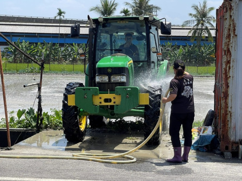農機上路清洗做得好，道路乾淨騎士更安全！