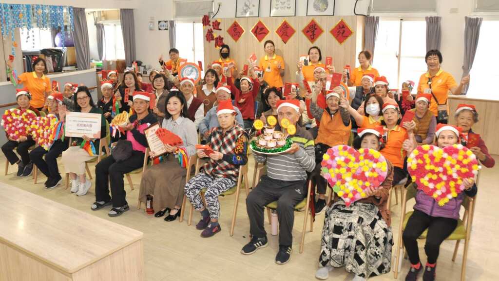 ▲京美集團多年不間斷關懷失智長輩,攜手企業送上溫暖。(圖/彰基切膚之愛基金會提供)