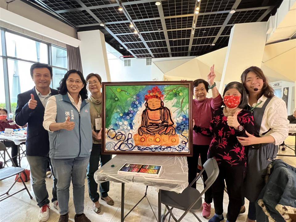 彰化推動藝術處方箋 長輩走進美術館體驗創作