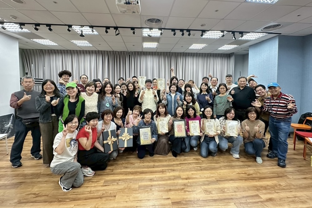 陽光女子合唱團即將動人上映 喜樂時代影城盛邀海歸人聲合唱團一同寒冬送暖 245 cnews124251215a05