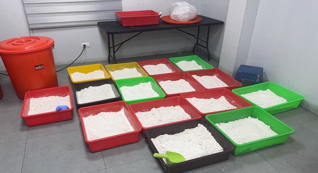 曾文溪畔鐵皮工廠成製毒中心　嫌犯落網稱：上網看影片查資料自學 239