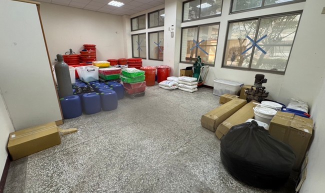 曾文溪畔鐵皮工廠成製毒中心　嫌犯落網稱：上網看影片查資料自學 241