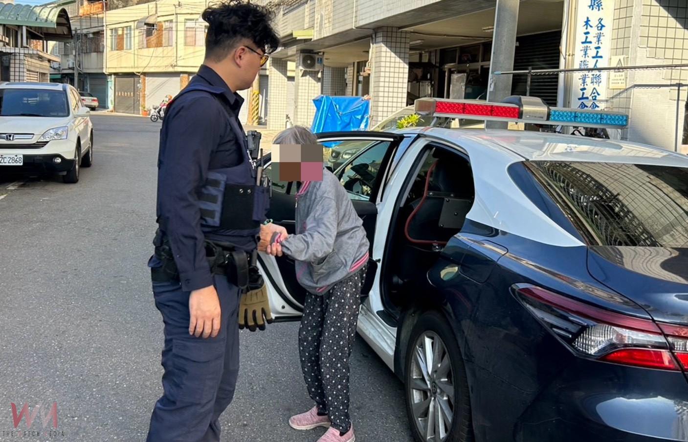 寒風中迷途老婦街頭徘徊 北港警即時協助返家 - https://www.watchmedia01.com